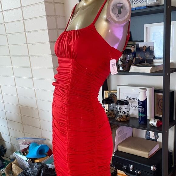 Red bodycon dress, adjustable straps, zip back, adj rouching, and gathering - Picture 9 of 10
